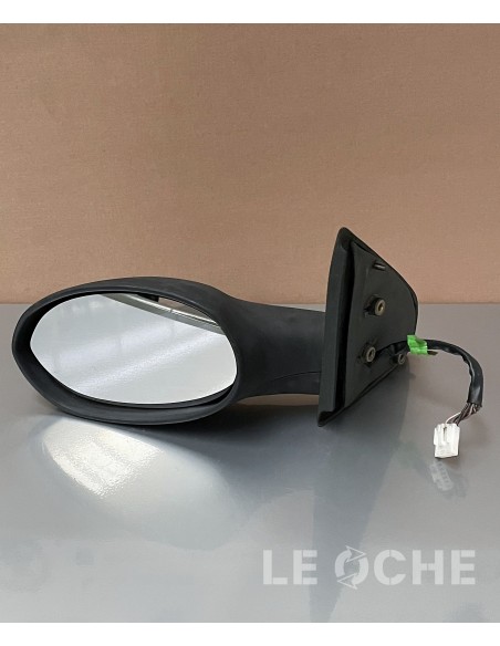 Visione frontale specchietto nero esterno usato per Lancia Y