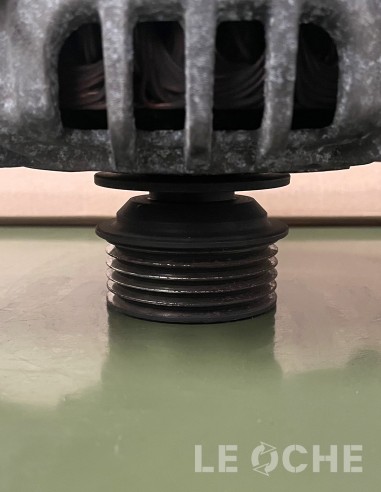 Dettaglio puleggia dell'alternatore usato per Mercedes Classe A