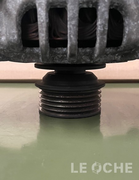 Dettaglio puleggia dell'alternatore usato per Mercedes Classe A