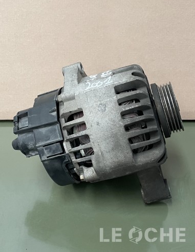 Vista laterale dell'alternatore usato per Fiat Seicento