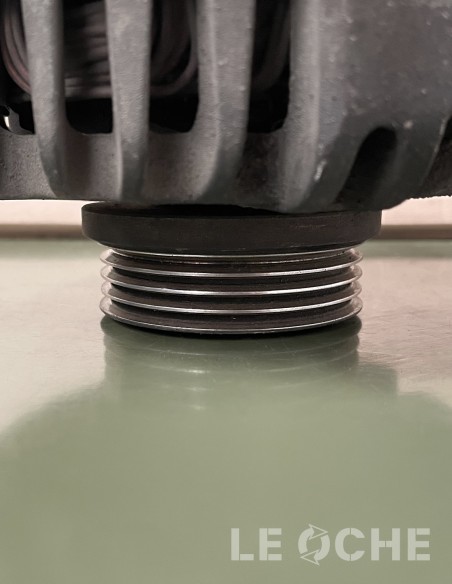 Dettaglio puleggia dell'alternatore usato per Fiat Seicento