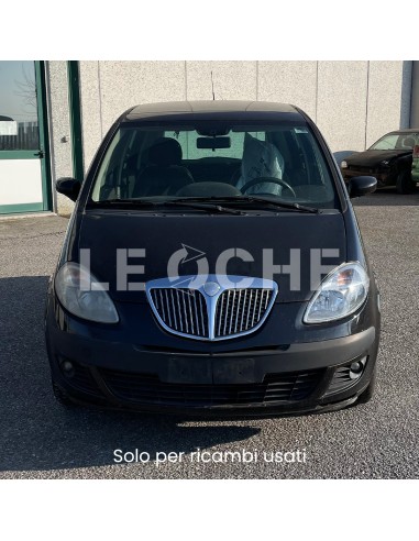 Vista frontale Lancia Musa disponibile per ricambi