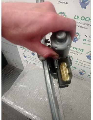 Alzavetro elettrico anteriore...