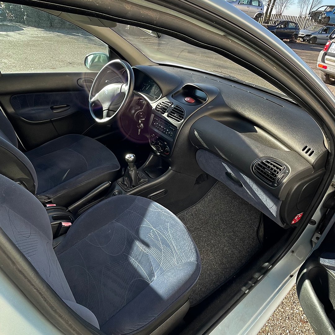 Dettaglio interni Peugeot 206